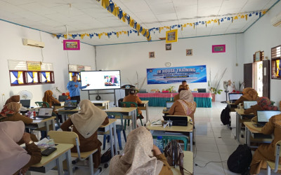 Kupas Tuntas Deep Learning: Pengawas Bina H. Syukrin B. Zain, M.Pd Sampaikan Konsep Meaningful, Mindful, dan Joyful Learning di IHT SMK Negeri 1 Gorontalo Utara