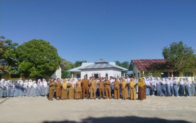 Awali Tahun Ajaran Baru, SMK Negeri 1 Gorontalo Utara Gelar Upacara Pembukaan MPLS dan Penyematan Atribut Peserta